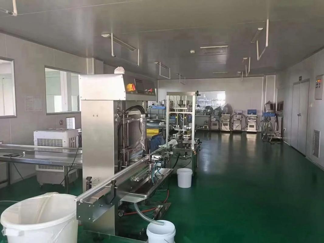 江高镇化妆品护肤工厂机器诚心转让，废铁价处理